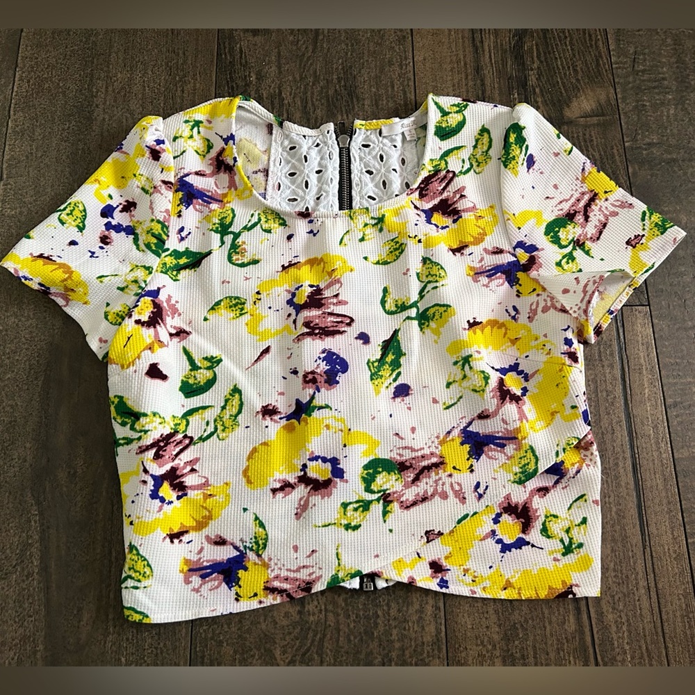 Miss Me Top size small‎